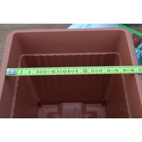 16 cm-es Szögletes cserép terracotta