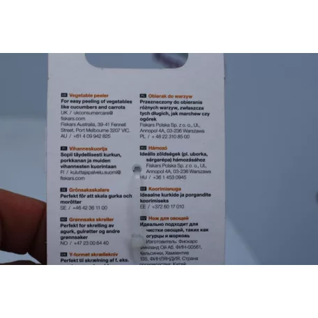 FISKARS Inspiration zöldséghámozó. mélybordó