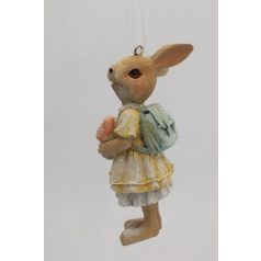 Hátitáskás lánynyuszi gombával. sárga ruhás